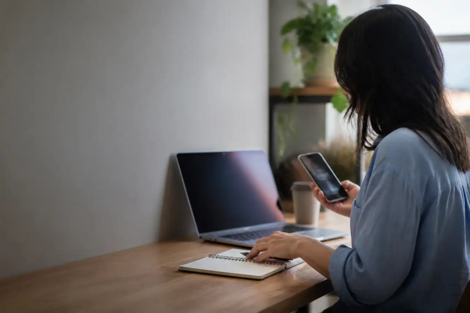 Benachrichtigungsstress im Job: Teams, E-Mails und Chat ohne Dauerunterbrechung steuern